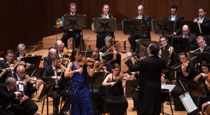 [Herald Review] Mullova captivates Sibelius in BBC Philharmonic’s Seoul concert