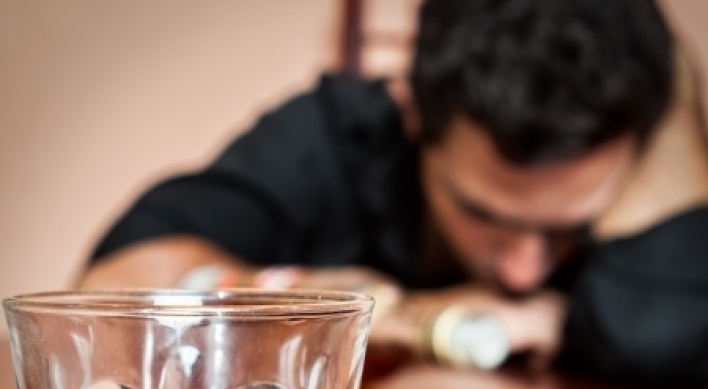 남편 술에 독을 탄 여성…이유가 더 ‘경악’