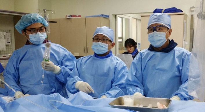 Korea to create free medical school　