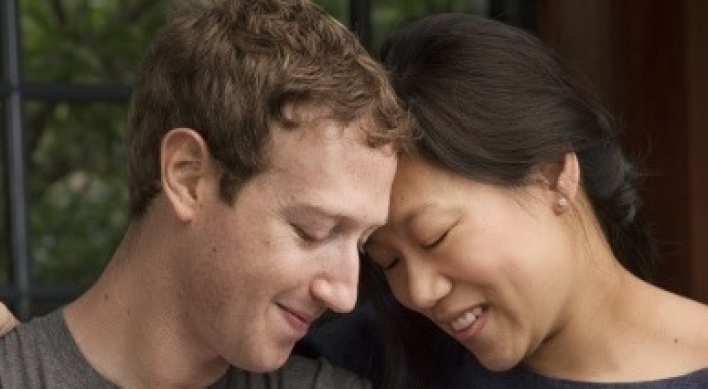 [Newsmaker] New dad Zuckerberg vows to give away Facebook fortune