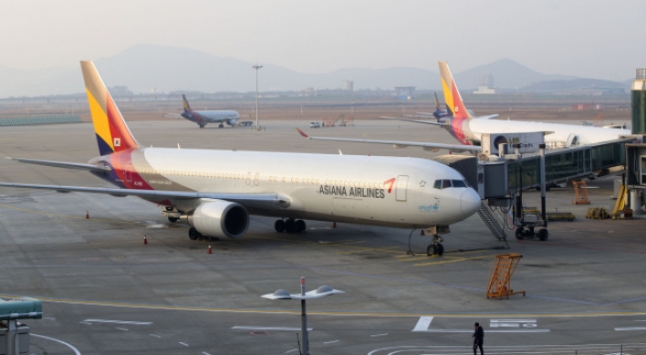Unionized Asiana workers protest against restructuring