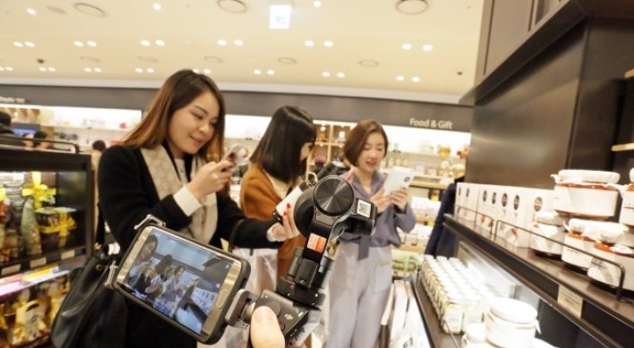 Hanwha invites Chinese social media stars to new duty-free store