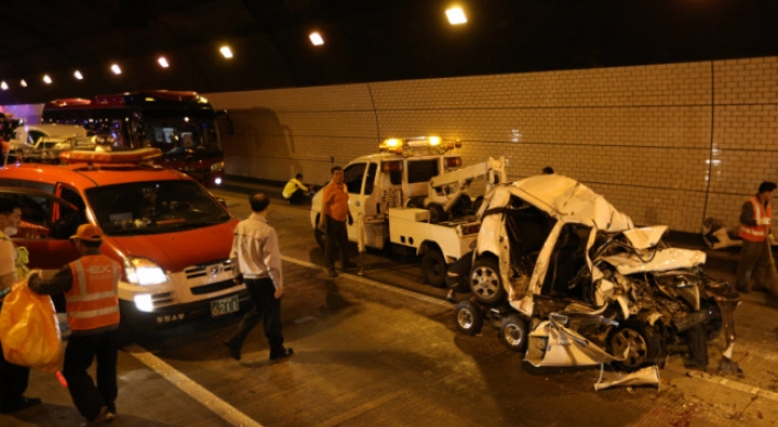 4 dead, 36 injured in chain collision in tunnel