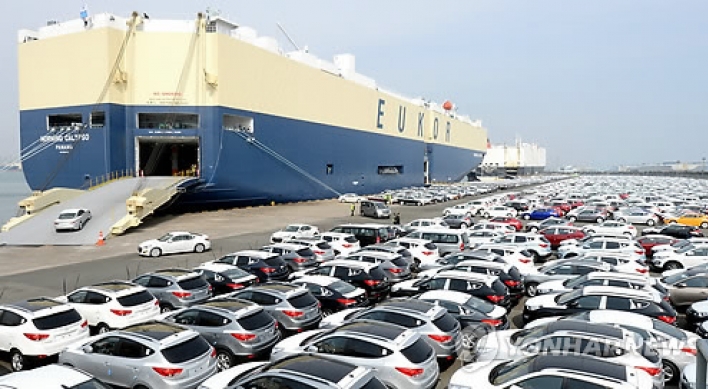 Korea's commercial vehicle exports plunge, halving trade surplus