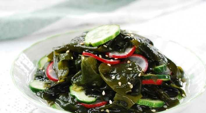 [Home Cooking] Miyeok muchim (Seaweed salad)