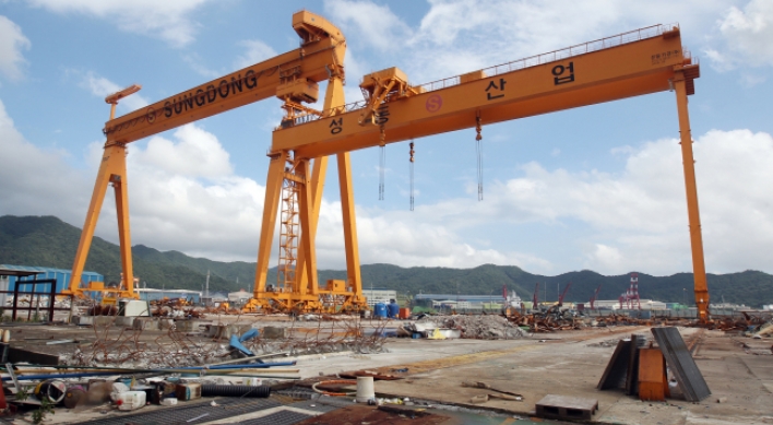 [Photo News] Sungdong's closed shipyard sheds light on demise of shipbuilding business