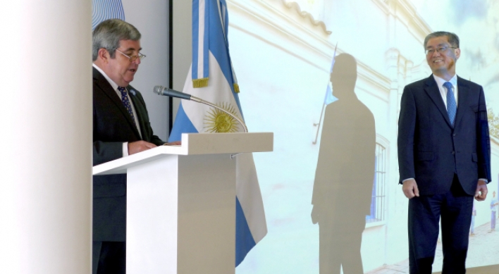 Argentina welcomes investment at independence celebration