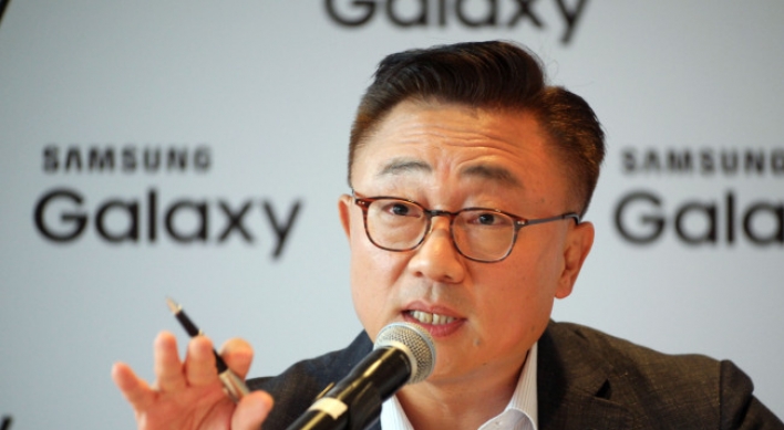 Samsung mobile chief bets big on stylus, iris scanner