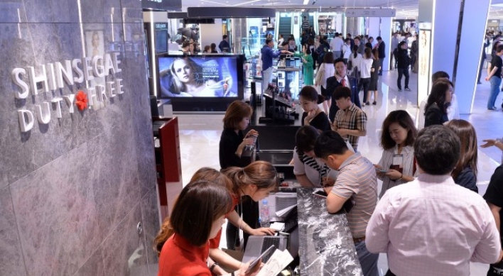 Younger Chinese visitors flock to duty-free stores