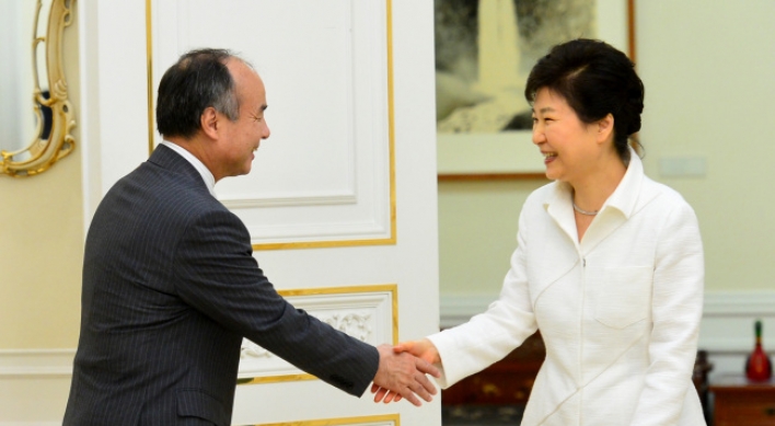 [Photo News] Park meets softbank chief
