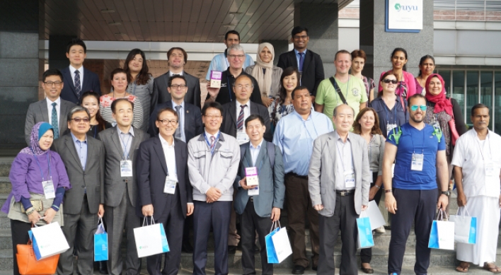 Envoys participate in Korean medicine fair