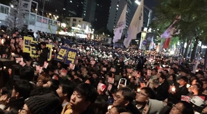 Massive protest rally held in Seoul to press Park to act