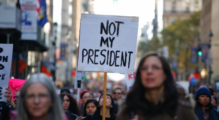 [Newsmaker] Thousands rally, march in anti-Trump protest
