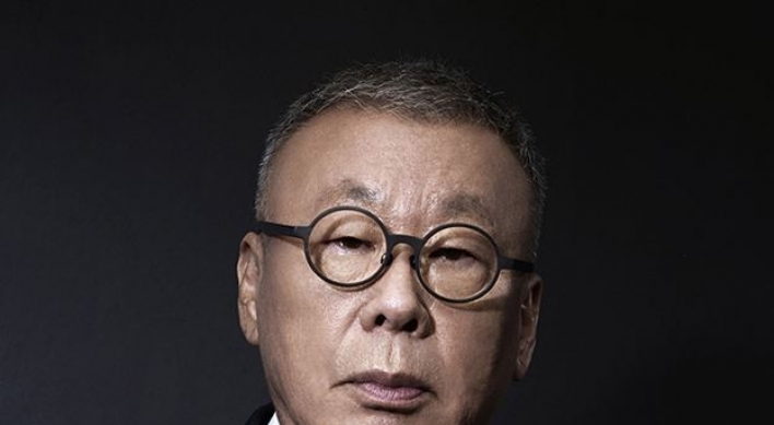 Yoo Duk-hyung receives Rockefeller Award
