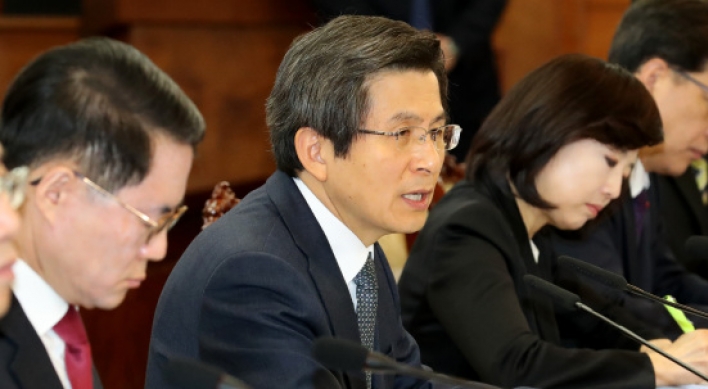 Hwang turns to domestic issues amid economic, bird flu fears