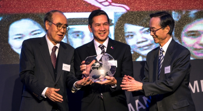 Philippine envoy awarded Ambassador of Year
