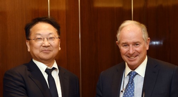 Korea's finance minister meets with Wall Street heavyweights