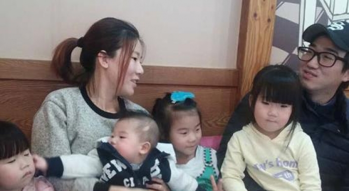 Young Koreans given various incentives to have more babies
