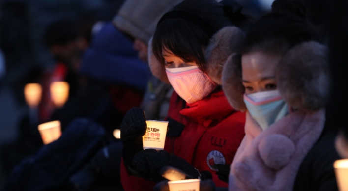 Koreans brave biting cold to demand Park's resignation