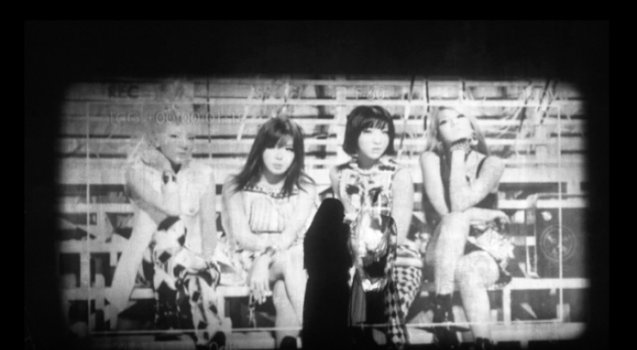 2NE1’s farewell single tops charts abroad