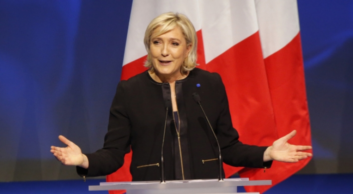 Le Pen rallies supporters for French presidential launch