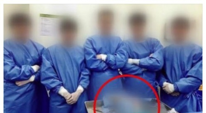 Doctors could face punishment for posting cadaver photo