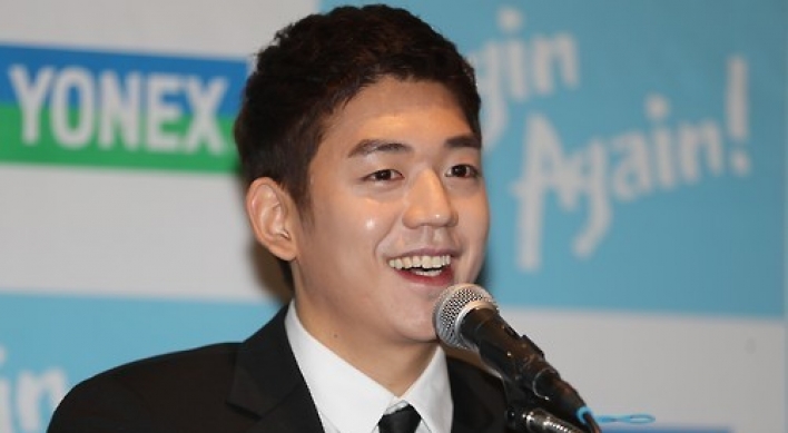 Badminton star Lee Yong-dae to marry his longtime girlfriend
