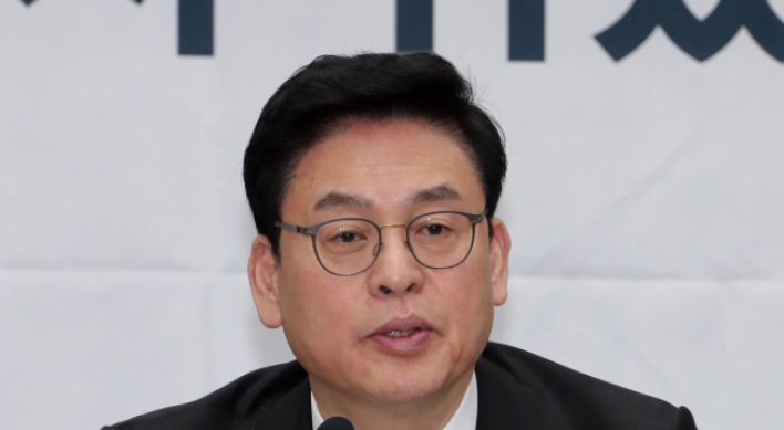 Saenuri revives talk on Park’s voluntary resignation in April