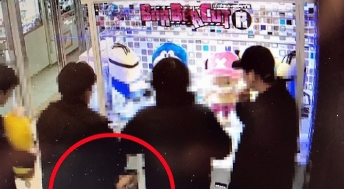 5 youths booked for stealing dolls from claw machine