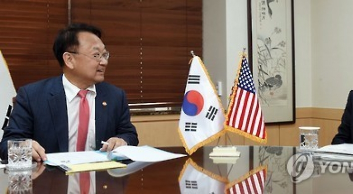 Korea's finance minister meets with AMCHAM president