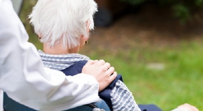 ‘1 in 4 elderly unaware of early signs of dementia’