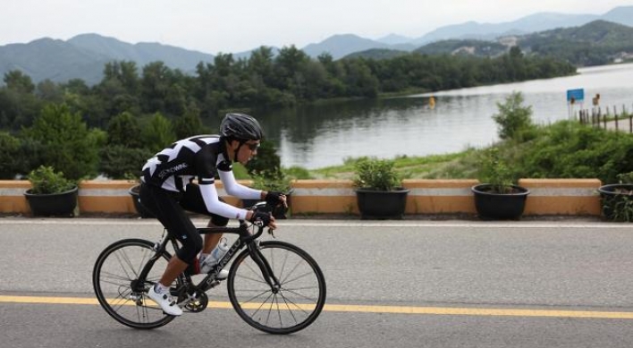 [Weekender] South Koreans try blissful bike routes