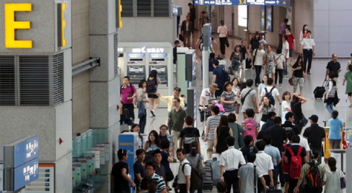 No. of foreign tourists to Korea dip 11% in March