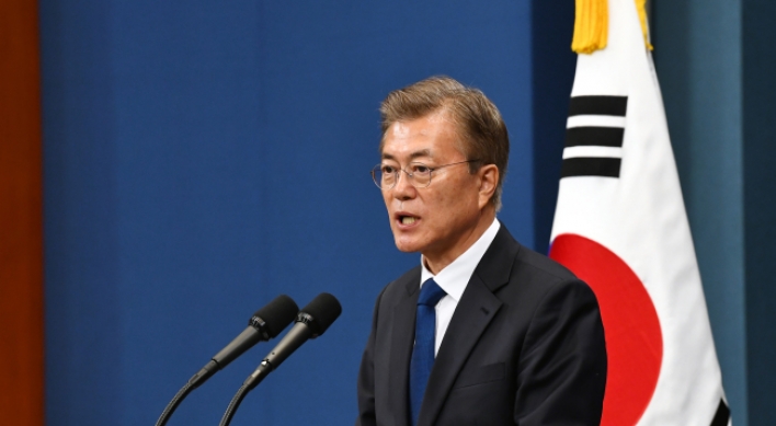 President Moon accepts top prosecutor's resignation