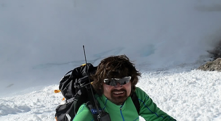 'No-hands' Korean climber conquers Mount Lhotse