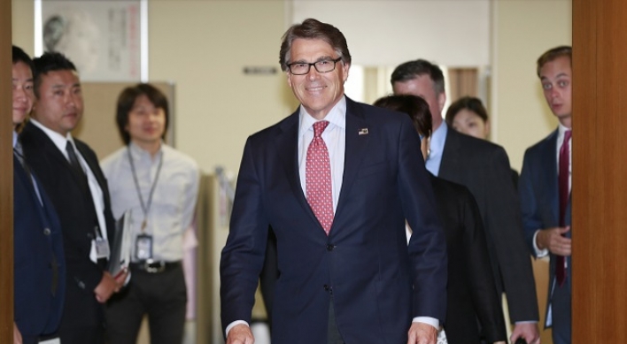 US energy secretary challenges China to be leader on climate