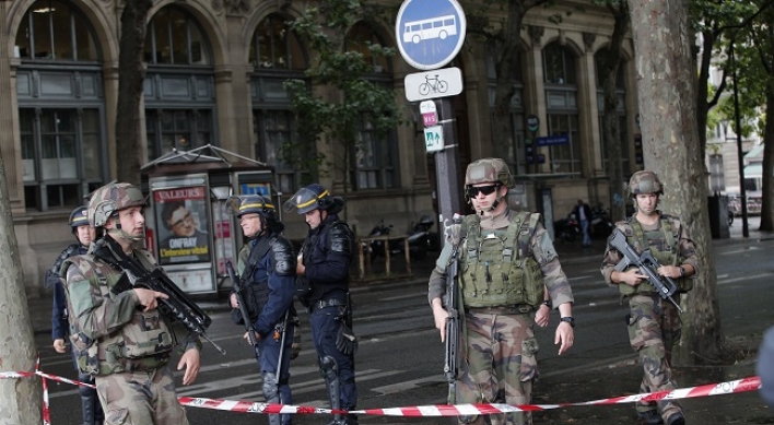 French police shoot attacker outside Notre Dame in Paris