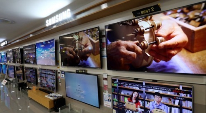 Samsung, LG bet on premium, large TV
