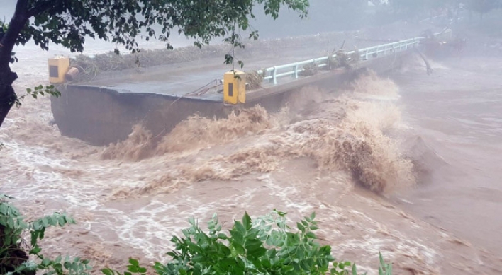 Torrential rain pounds country; Jeju braces for typhoon