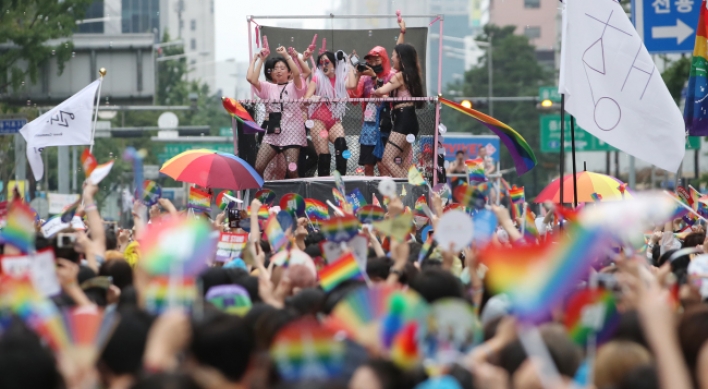 [From the scene] Gay pride parade in Seoul draws record number