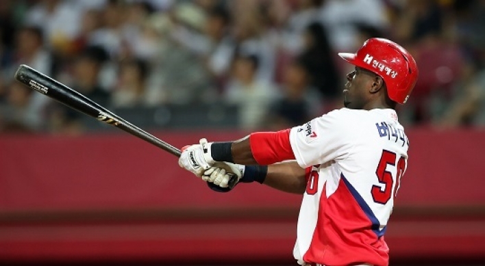 Bernadina becomes 3rd foreign player to hit for cycle in KBO