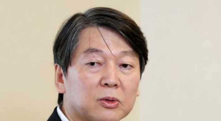 Ahn refuses to back down amid calls to retract his leadership bid