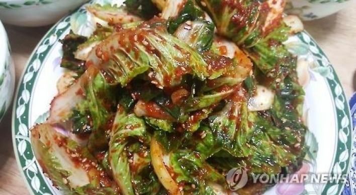 폭염·폭우 채솟값 급등…식당서 배추 겉절이·상추 '실종'