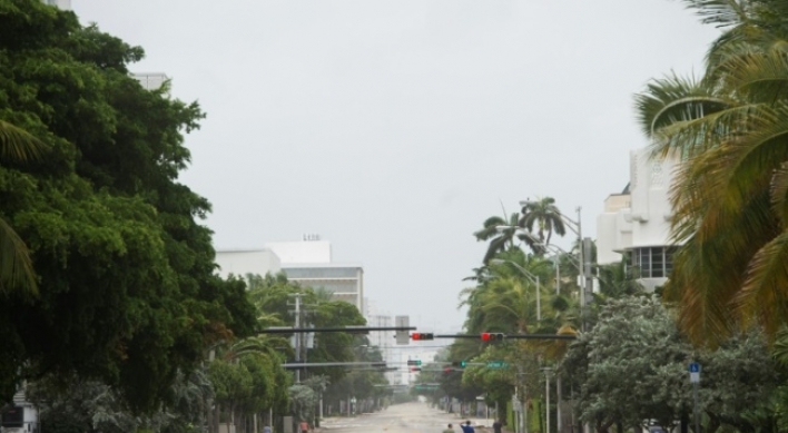 Irma lashes Florida, evacuees brace for strike
