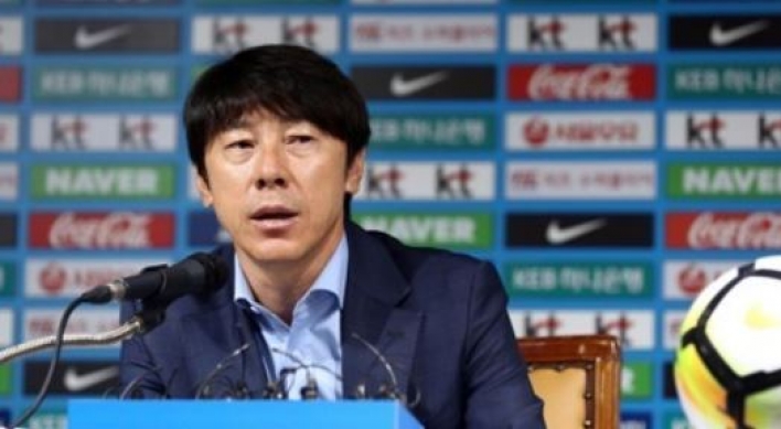 Korea natl. football team needs big-name striker: coach
