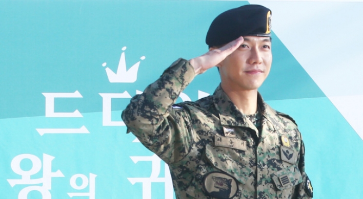 Actor-singer Lee Seung-gi discharged from military