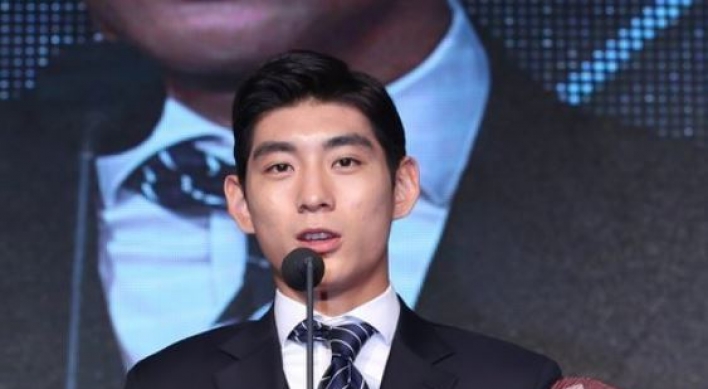 Teen sensation captures Korean baseball's top rookie award in landslide
