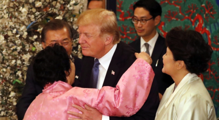 [Photo News] Moon, Trump bond at state dinner