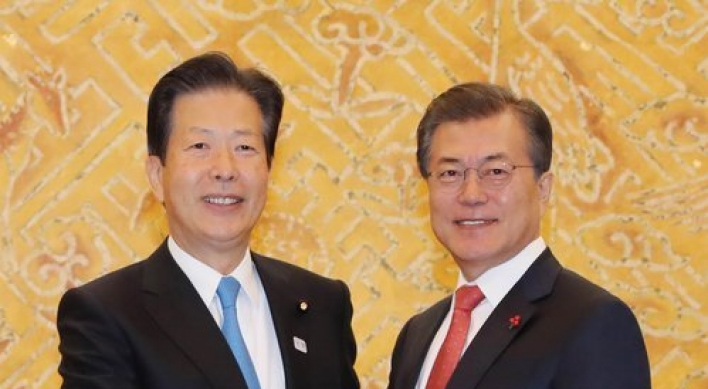 Moon, head of Japan coalition party vow to improve S. Korea-Japan