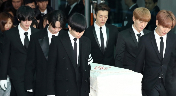 SHINee members, fans bid goodbye to Jonghyun
